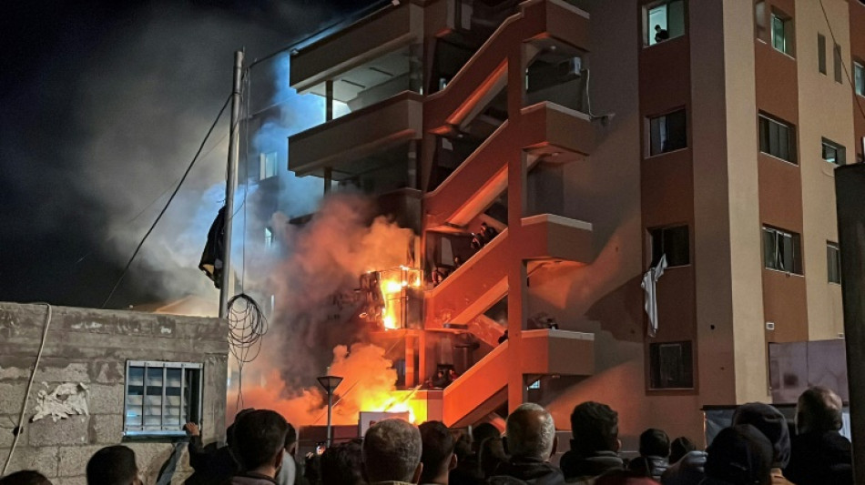 La Defensa civil de Gaza afirma que un bombardeo israel&iacute; impact&oacute; un hospital en Jan Yunis