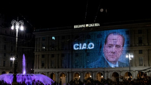 A Milan, les admirateurs de Berlusconi affluent pour les fun&eacute;railles d'Etat