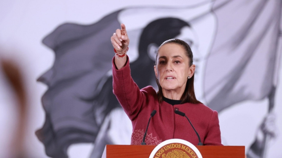 Messico, Sheinbaum cerca il consenso su nuove regole per i cellulari