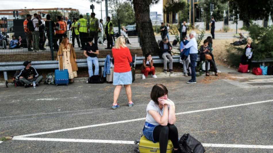 Une deuxi&egrave;me journ&eacute;e de fausses alertes dans les a&eacute;roports fran&ccedil;ais