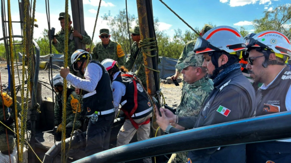 Buzos intentar&aacute;n ingresar el mi&eacute;rcoles a mina de M&eacute;xico donde hay atrapados 10 obreros