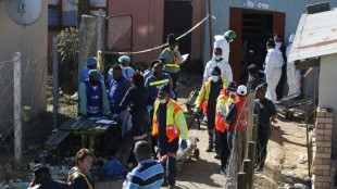 Afrique du Sud: attente des r&eacute;sultats d'autopsie apr&egrave;s la mort de 21 jeunes dans un bar informel