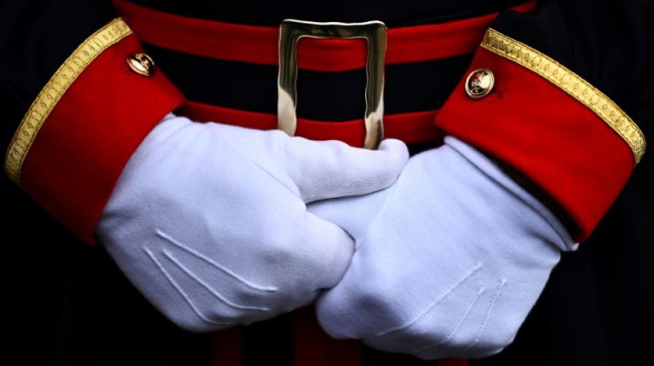 Pesquisa aponta queda no apoio &agrave; monarquia brit&acirc;nica