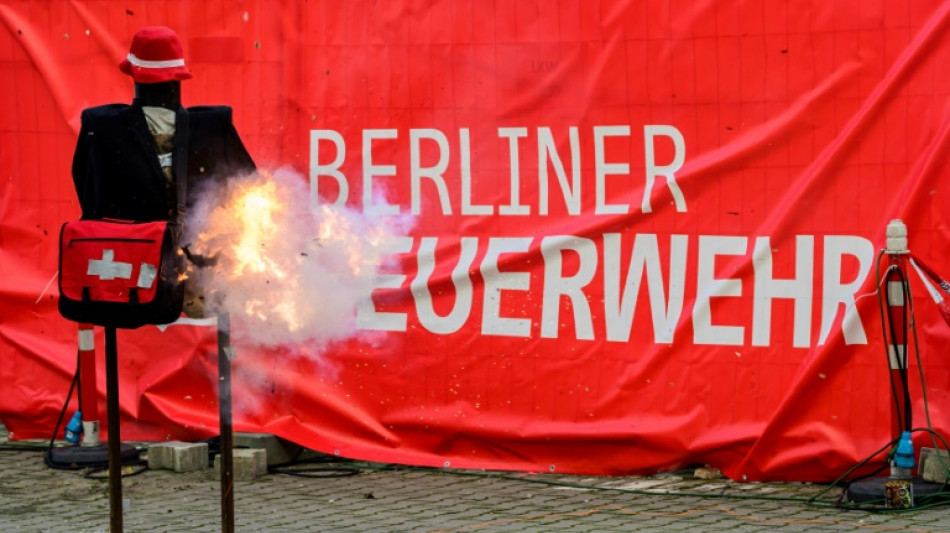 Mann verliert zwei Finger durch Explosion von mutma&szlig;licher illegaler Pyrotechnik