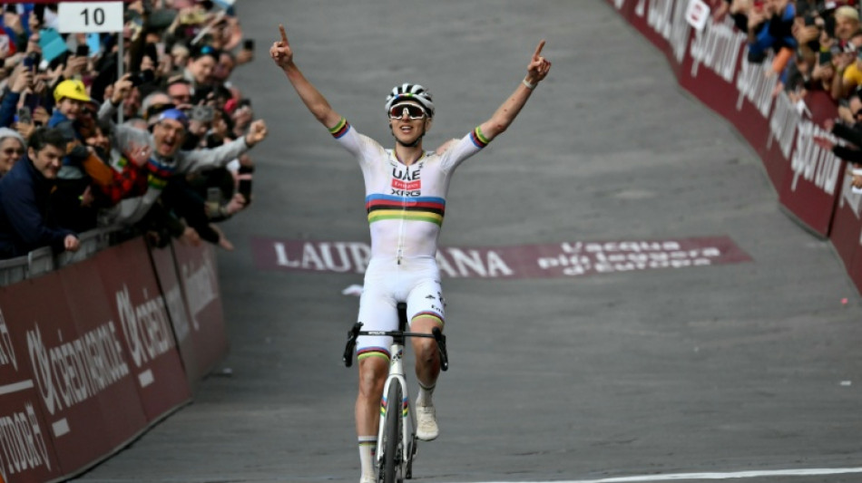 Cyclisme: malgr&eacute; une chute, Pogacar remporte les Strade Bianche pour la 3e fois