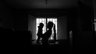 Sostener y caminar cinco minutos calma beb&eacute; en llanto, dice estudio