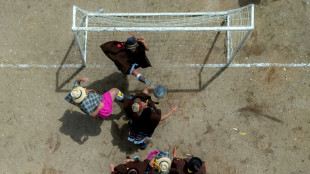 Campesinas colombianas luchan contra el olvido a través del fútbol