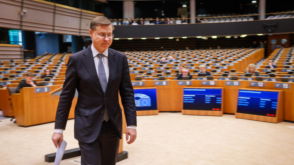 Dombrovskis, per sospensione Patto serve grave recessione e non ci siamo