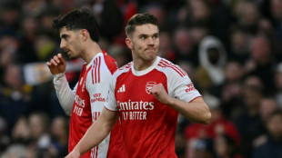 L&iacute;der Arsenal vence Sunderland (3-0) e deixa City nove pontos atr&aacute;s