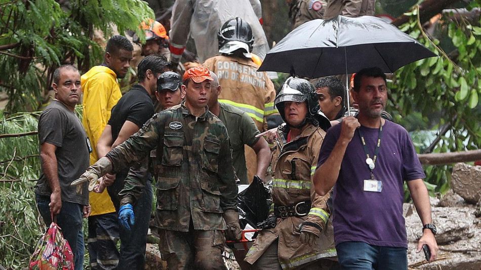 Quattro morti in un incidente d'elicottero a Rio, tre sono turiste colombiane