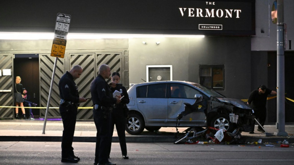 Atropelamento em frente a boate em Los Angeles deixa 30 feridos