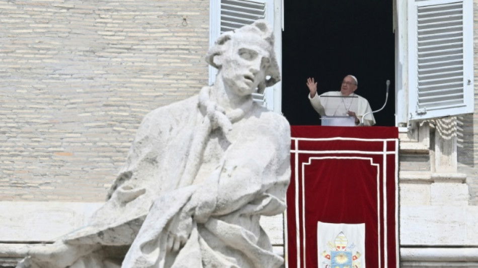 Papa cancela audi&ecirc;ncias de segunda-feira por 'gripe leve'