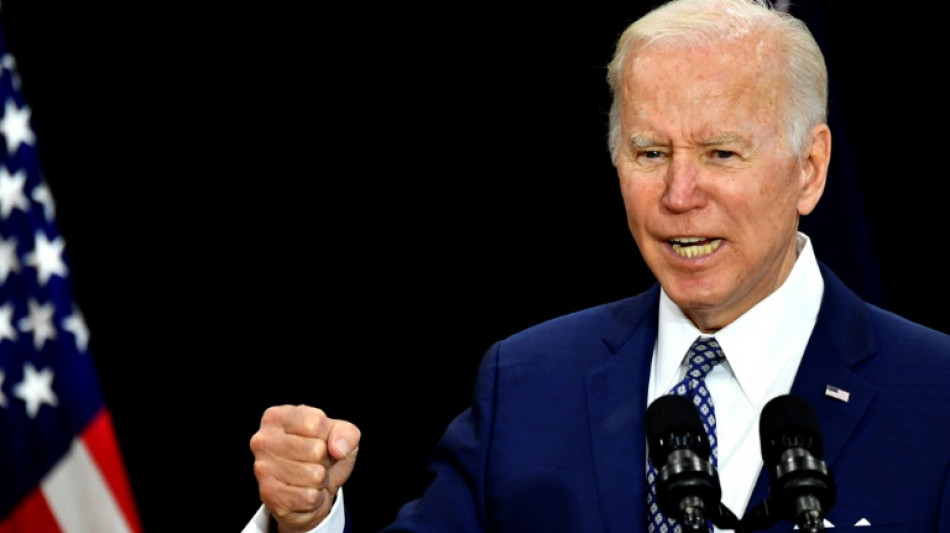 Pour r&eacute;soudre la p&eacute;nurie de lait pour b&eacute;b&eacute;, Biden instaure un pont a&eacute;rien
