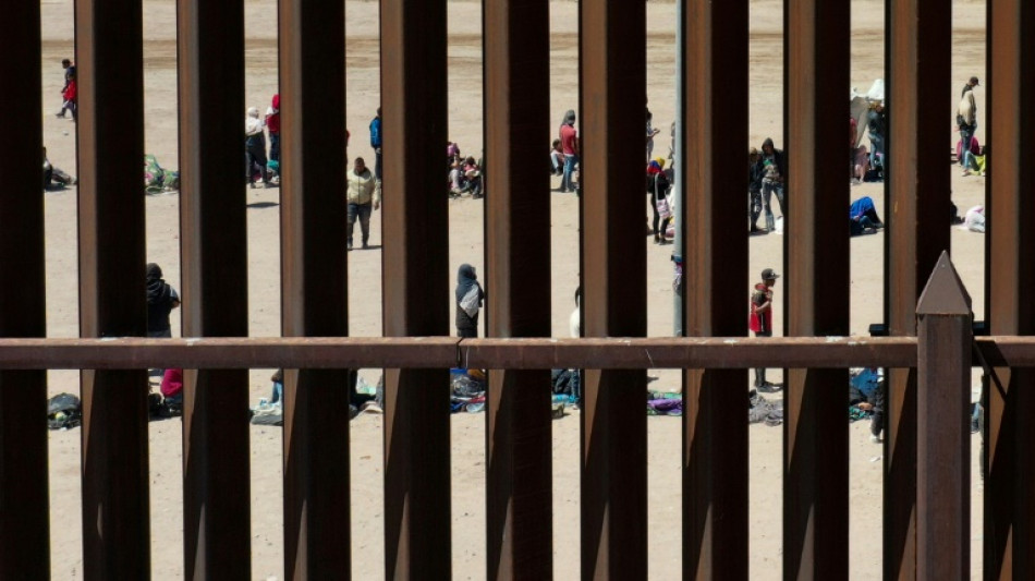 Fronti&egrave;re: Biden reprend la construction du mur de Trump, assure y &ecirc;tre contraint par la loi