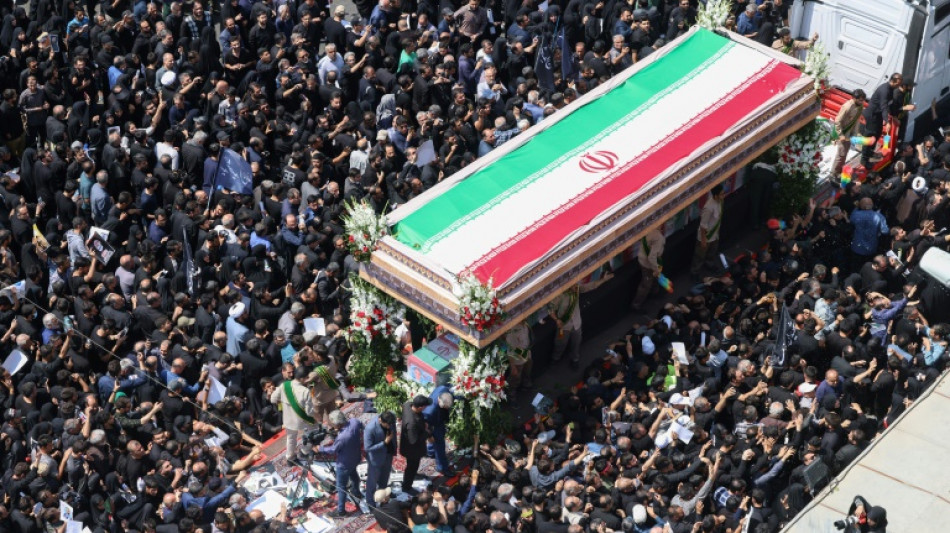 Iran: ultime hommage populaire au pr&eacute;sident Ra&iuml;ssi dans sa ville natale