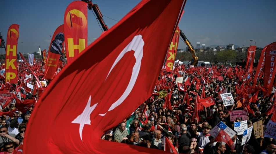 Turquie: l'opposition veut maintenir l'unit&eacute; au lendemain de son m&eacute;ga-rassemblement