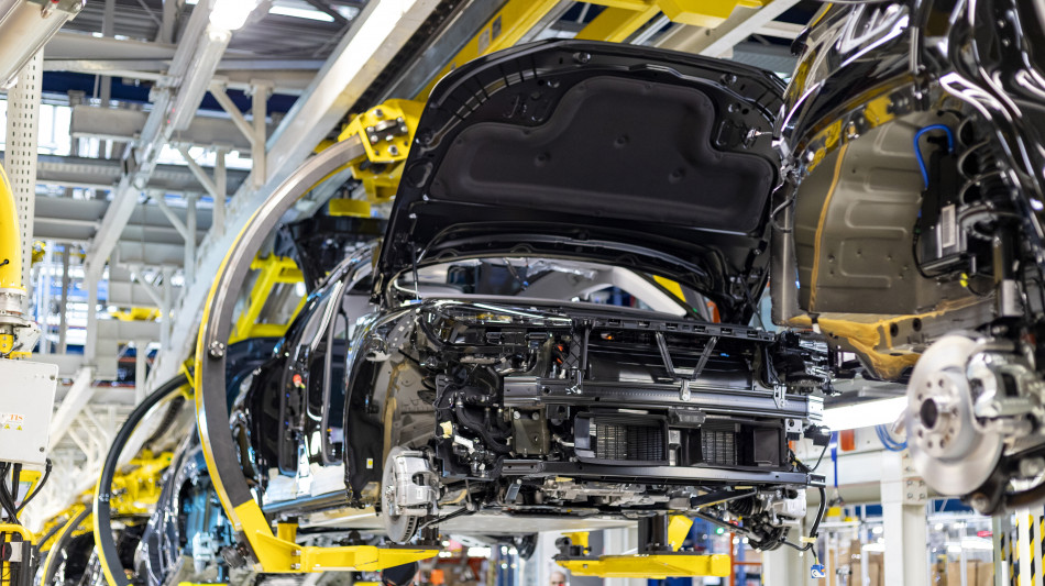 Stellantis stima consegne in calo del 9% nel trimestre