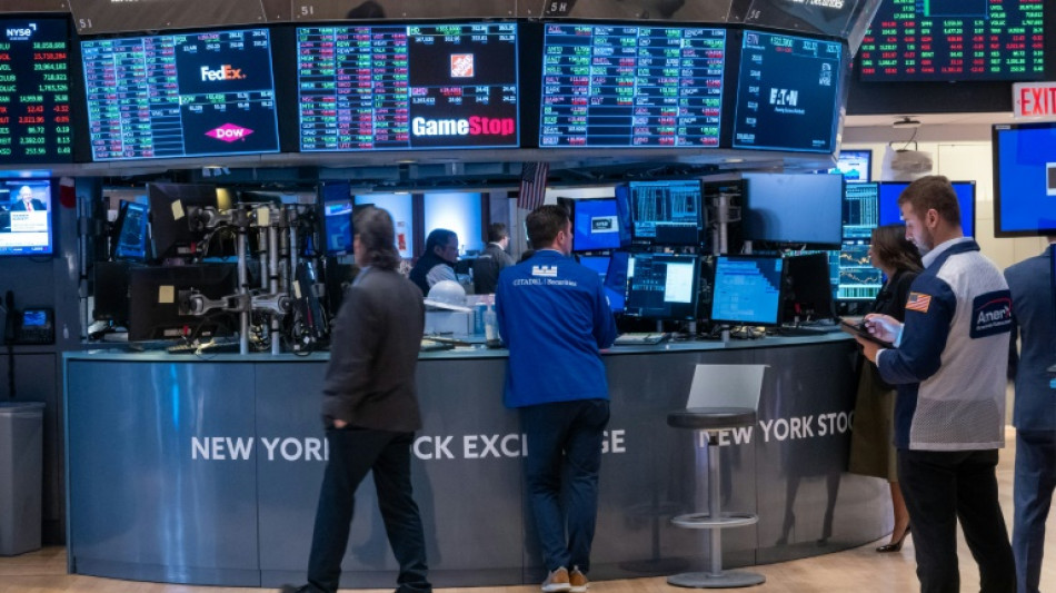 Wall Street reprend de l'&eacute;lan, rassur&eacute;e sur l'emploi