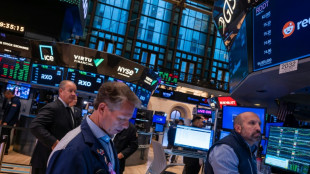Wall Street en ordre dispers&eacute;, consolide apr&egrave;s des records