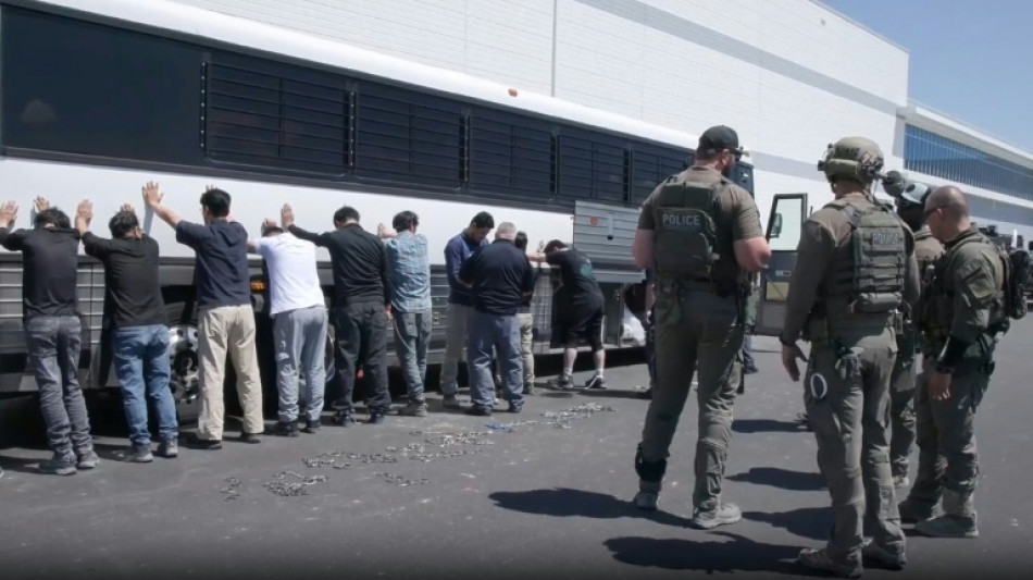 Sul-coreanos detidos em opera&ccedil;&atilde;o migrat&oacute;ria nos Estados Unidos come&ccedil;am a ser libertados