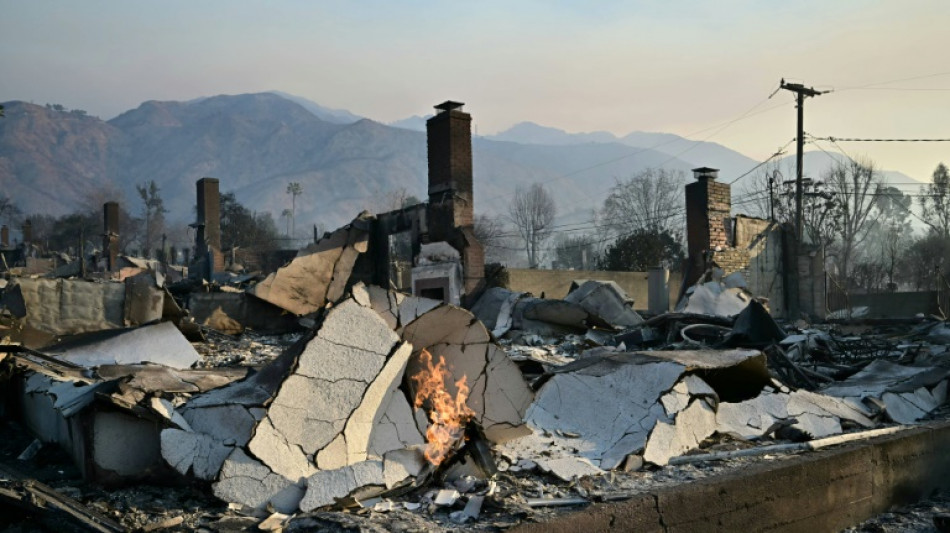 Pron&oacute;sticos meteorol&oacute;gicos dan un halo esperanza en la lucha contra los incendios de Los &Aacute;ngeles
