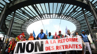 Un 1er mai "unitaire" et "combatif" contre la r&eacute;forme des retraites, d&eacute;bordements dans plusieurs villes