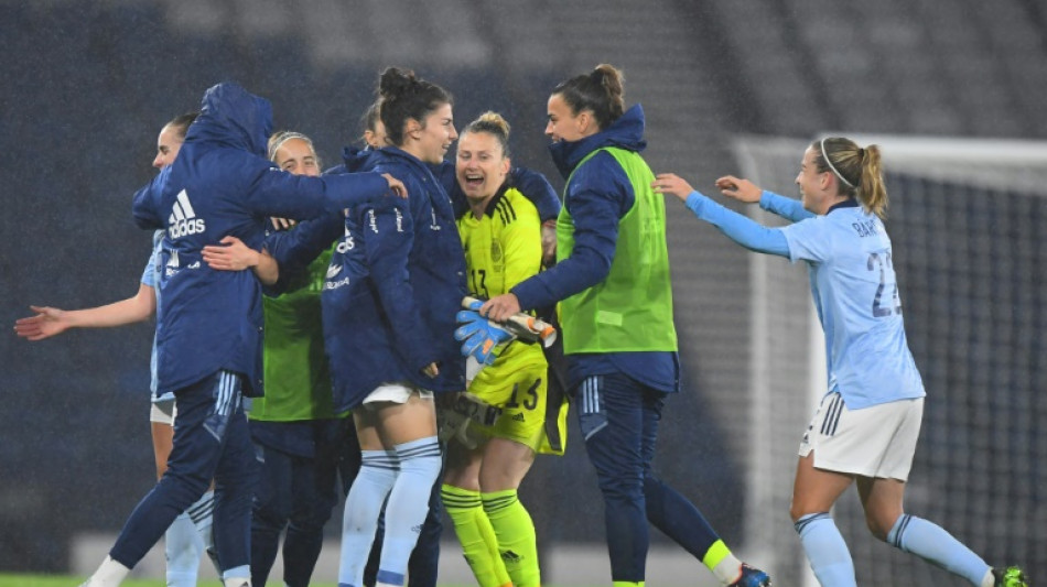 Con doblete de Hermoso, Espa&ntilde;a se clasifica para el Mundial de f&uacute;tbol femenino