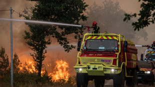 In Gironda l'incendio minaccia periferia di Bordeaux, 220mila evacuati