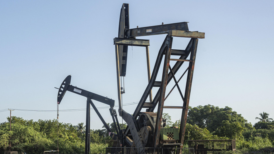 Il petrolio gira in rialzo, il gas &egrave; ancora in calo