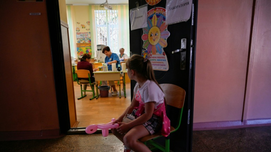 Una brigada m&eacute;dica movil atiende a ni&ntilde;os traumatizados por la guerra en Ucrania