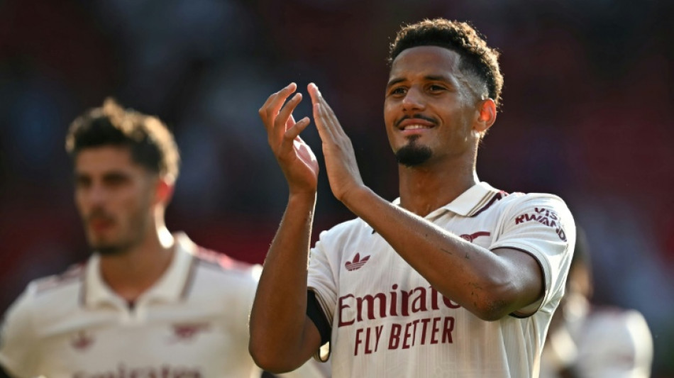 Arsenal battle to beat Man Utd, world champions Chelsea held by Palace
