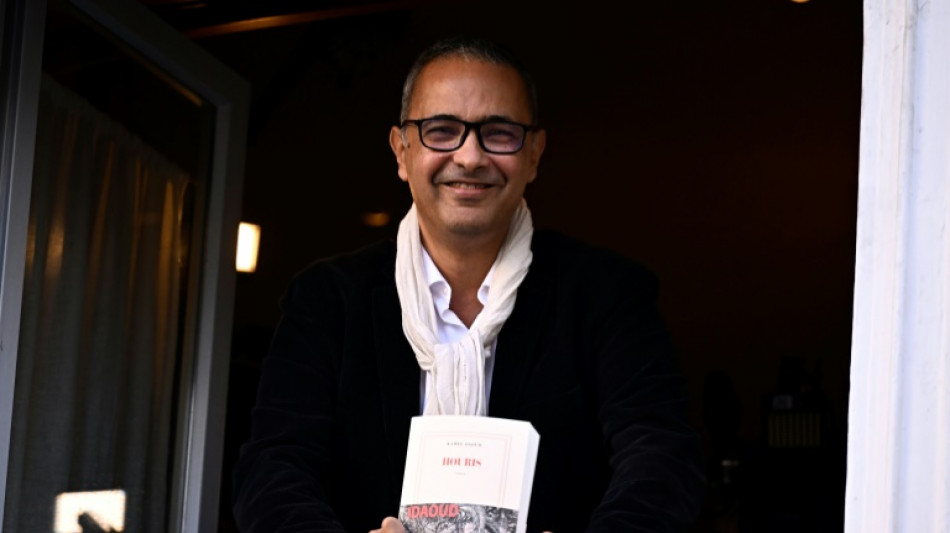 Kamel Daoud vence o pr&ecirc;mio Goncourt por romance sobre passado turbulento da Arg&eacute;lia