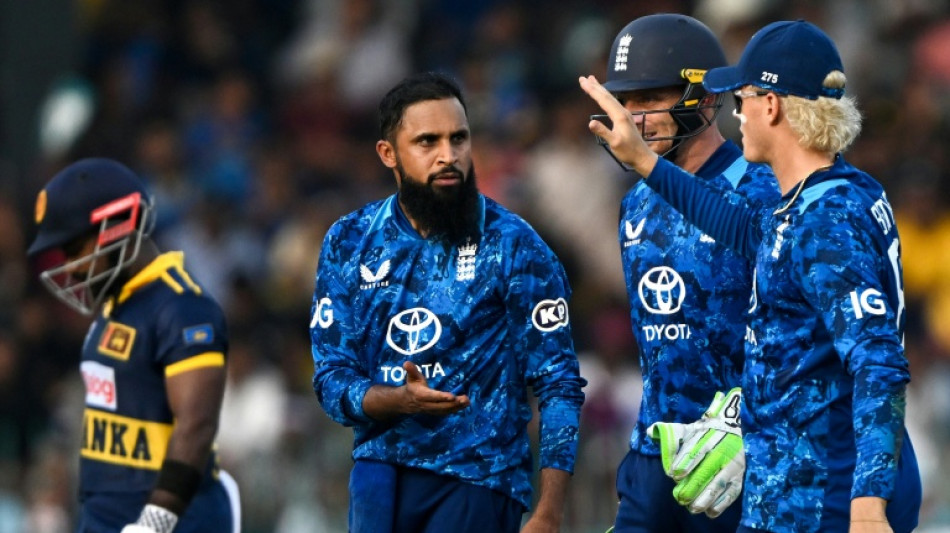 England spinners choke Sri Lanka to 219 in second ODI