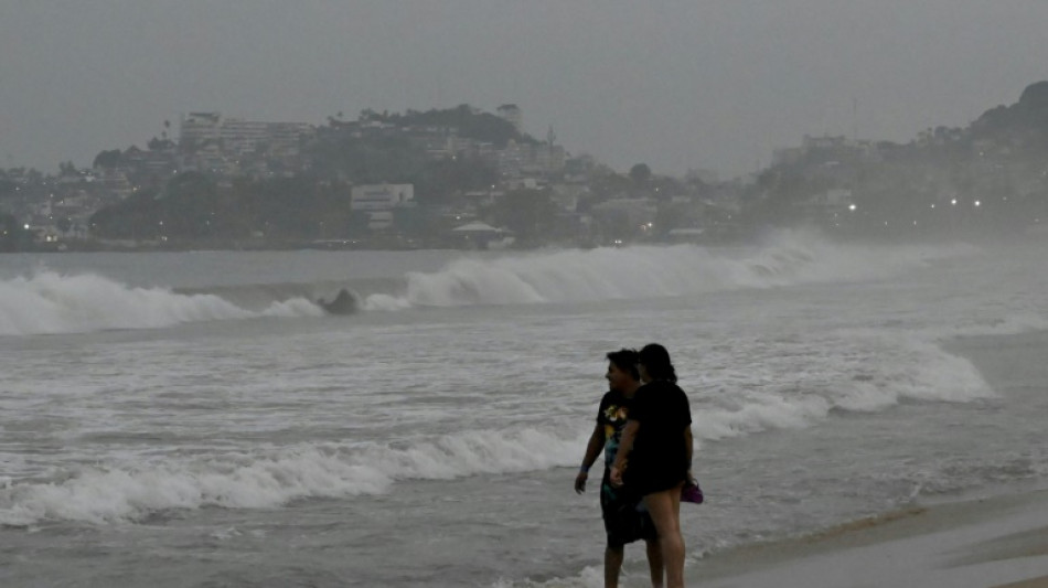 Mexique: le pr&eacute;sident en route vers Acapulco toujours isol&eacute;e apr&egrave;s l'ouragan Otis