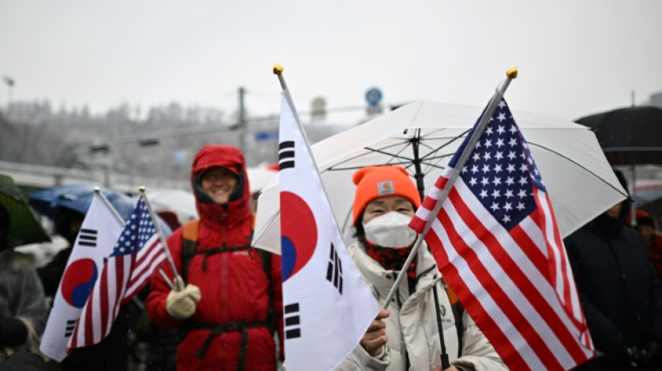 Sul-coreanos protestam sob neve &agrave;s v&eacute;speras de fim de prazo para a pris&atilde;o do ex-presidente Yoon