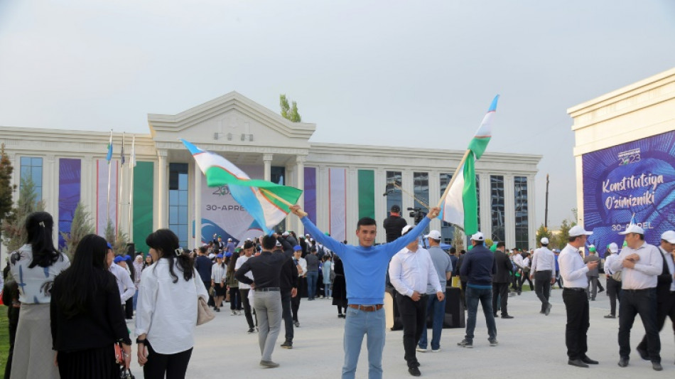 En Ouzb&eacute;kistan, p&eacute;nible op&eacute;ration s&eacute;duction avant un r&eacute;f&eacute;rendum constitutionnel