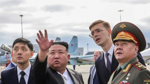 L&iacute;der norcoreano examina misiles junto a ministro de Defensa ruso