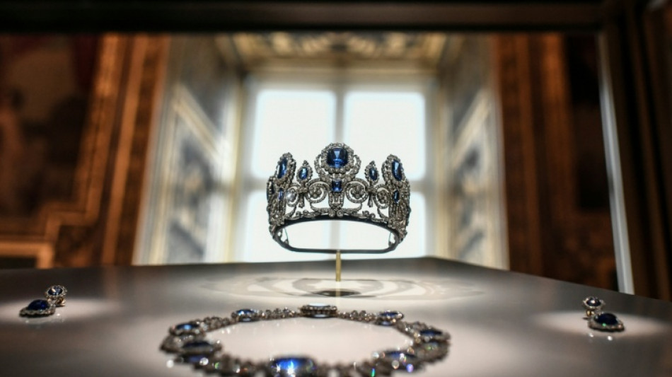 Direção do Louvre defende qualidade das vitrines quebradas no roubo