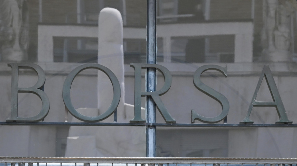 Borsa: Milano negativa (-0,8%), gi&ugrave; Saipem ed Stm, bene Ferrari