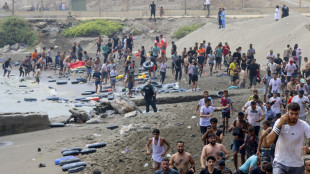 Madrid mobilita l'esercito per far fronte alla crisi dei migranti a Ceuta