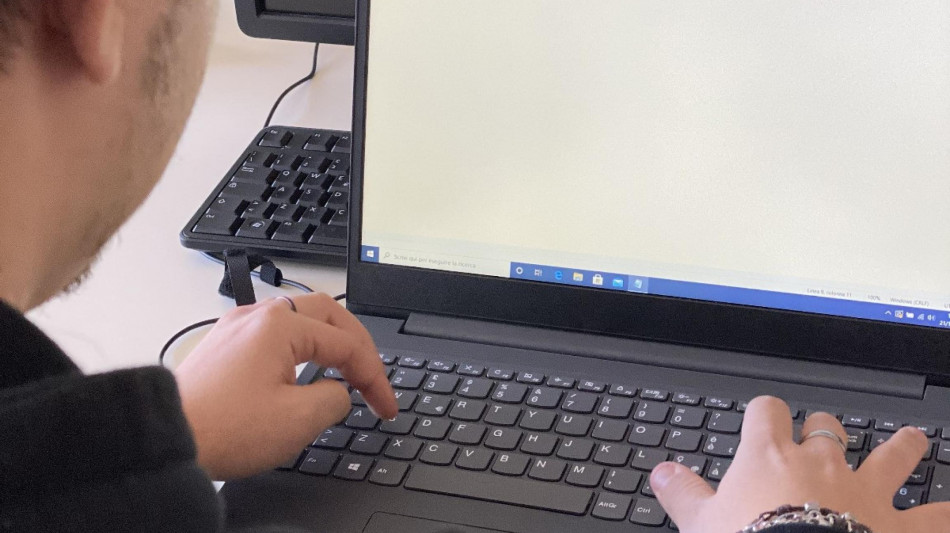 Dalla finanza alla cucina, cresce l'IA generativa