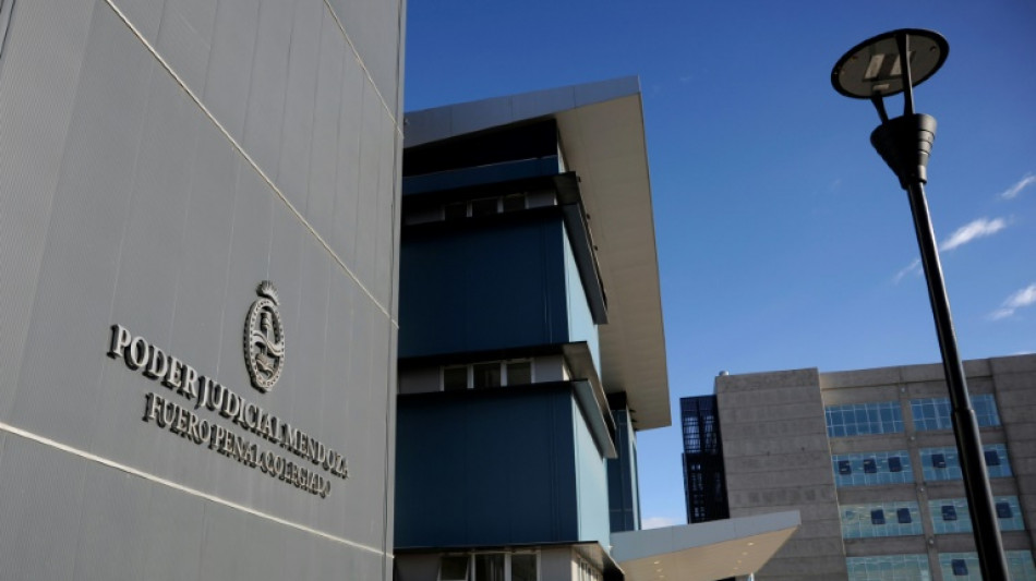 Audiencia de rugbiers franceses acusados de violaci&oacute;n en Argentina entra en pausa