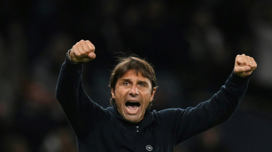 Man City stumble gives Spurs, Chelsea hope of Premier League title fight