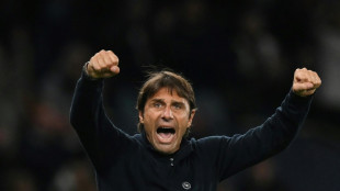 Man City stumble gives Spurs, Chelsea hope of Premier League title fight