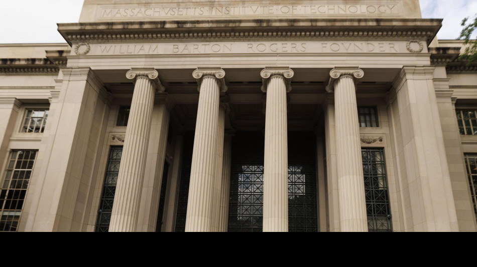 'Costruisci una sedia' e il robot la realizza, grazie all'IA di Mit e Google DeepMind