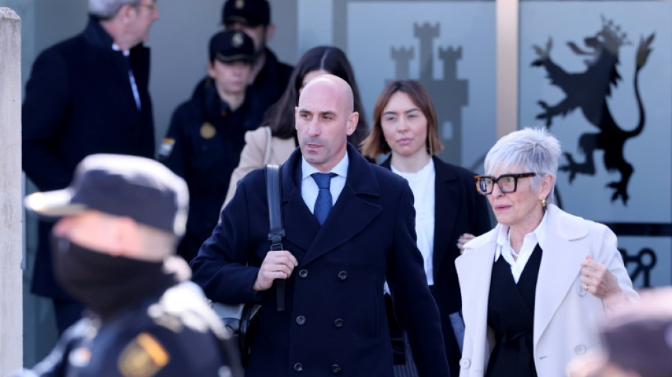 Jenni Hermoso foi pressionada pela RFEF para que minimizasse beijo forçado, afirma seu irmão