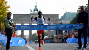 Kipchoge puts new world marathon record down to 'real teamwork'