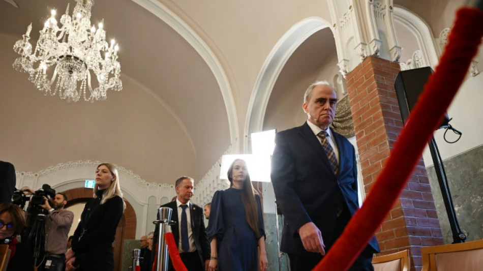 En recevant le Nobel de la paix, les laur&eacute;ats ukrainiens et russes d&eacute;noncent la guerre "folle" de Poutine