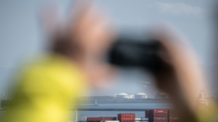 Trump diz que ninguém 'está livre' de tarifas, mas mercados operam em alta