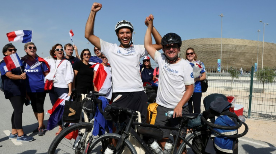 Mondial: les deux supporters des Bleus partis &agrave; v&eacute;los le 20 ao&ucirc;t sont arriv&eacute;s &agrave; Doha